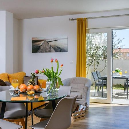 Villa Dora Pula Eksteriør billede