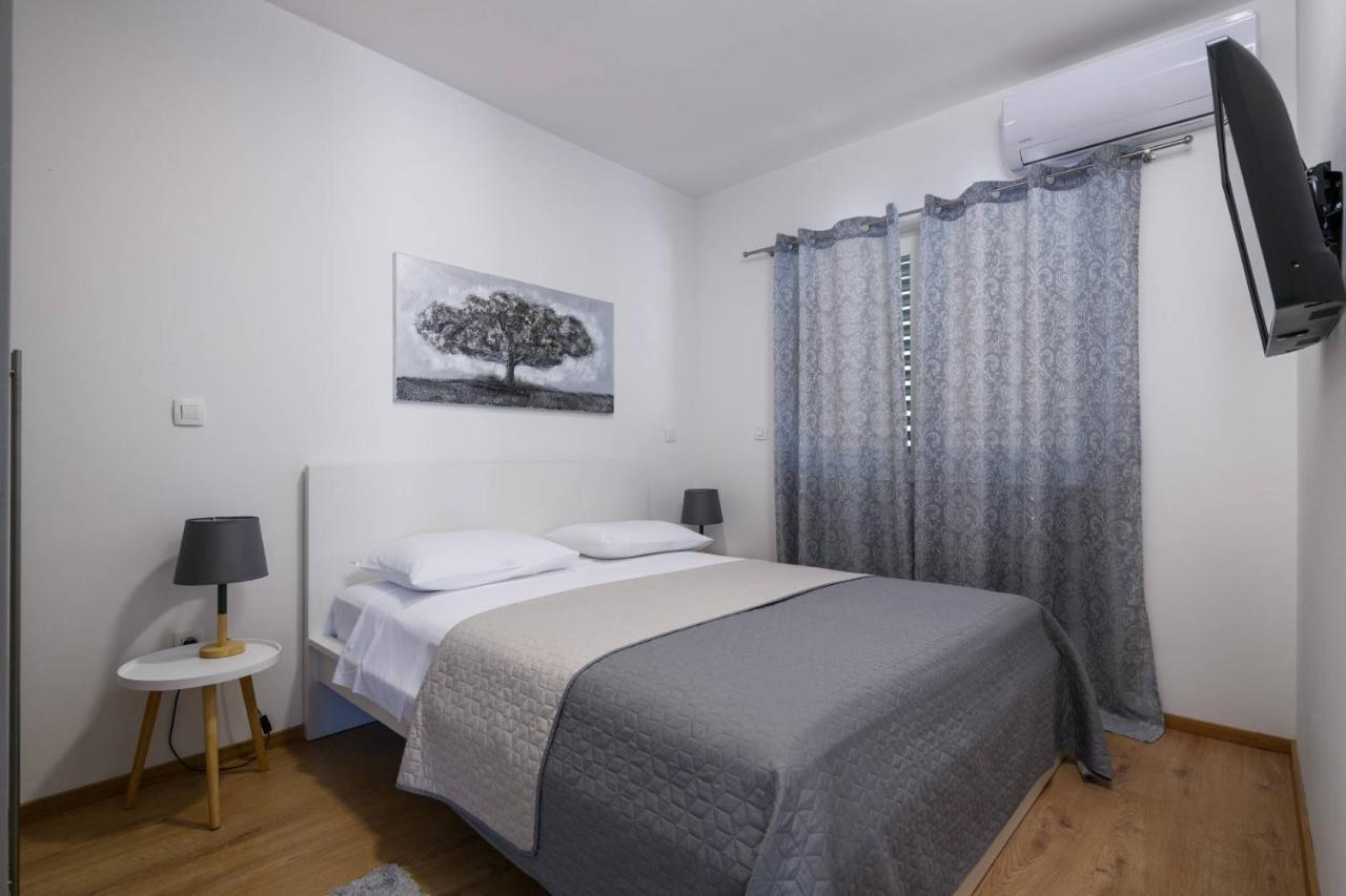 Villa Dora Pula Eksteriør billede